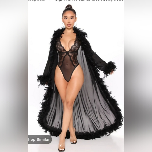Fashion nova light as a feather robe - Picture 1 of 6
